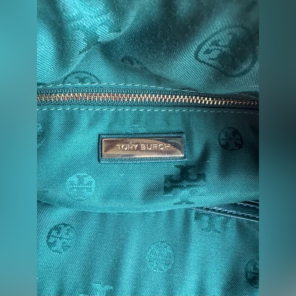 Tory Burch Quilted Fleming Leather Tote in Green - Picture 11 of 15